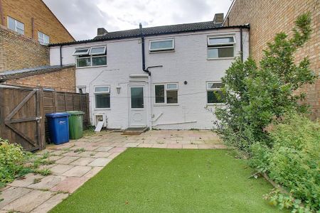 3 bedroom terraced house to rent - Photo 5