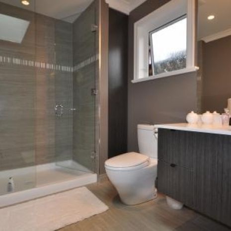House in North Vancouver, BC - Photo 1