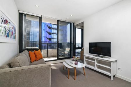 Resort-Style Living in the Heart of South Yarra – Light-Filled unfurnished 1 Bed Apartment with Parking - Photo 2
