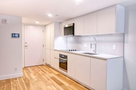 3460 Peel Street - Photo 2