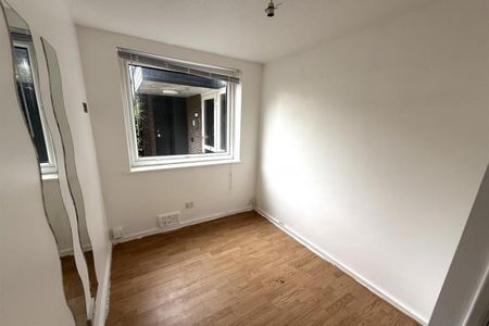 2 Bedroom Apartment To Let - Photo 4