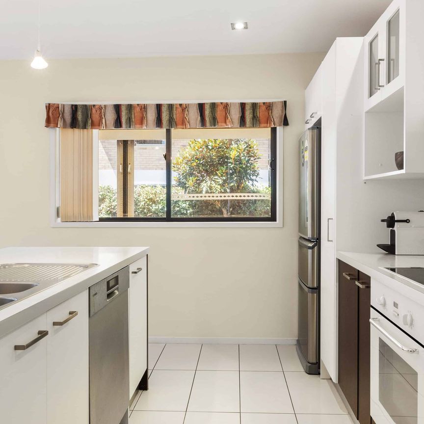 Low Maintenance Family Home - Photo 1