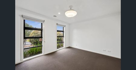 Stylish Family Living in Waurn Ponds - Photo 3