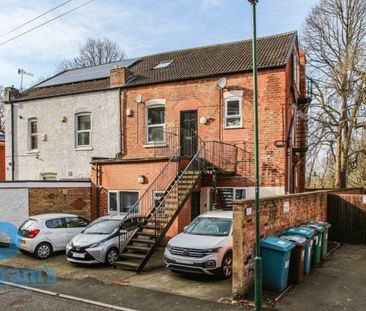 3 bed Flat for Rent - Photo 4