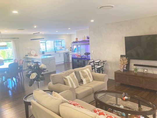 WEST HARBOUR, 4 BEDROOMS - Photo 1