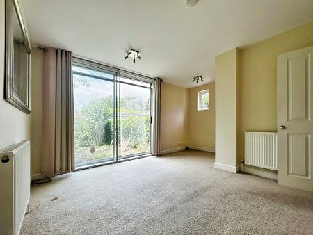 2 bed flat to rent in Montagu Road, Datchet, SL3 - Photo 3