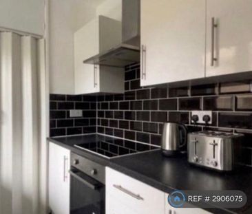 3 bedroom flat to rent - Photo 5