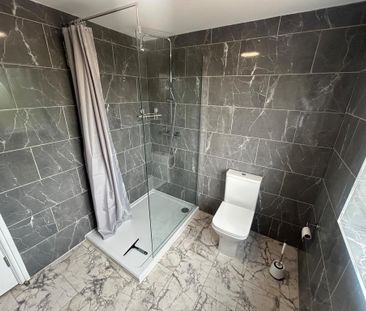 1 bedroom in a flat share to rent - Photo 4