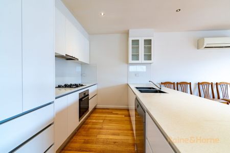 Spacious & Versatile 3 Bedroom Home in the Heart of Thornbury - Photo 5