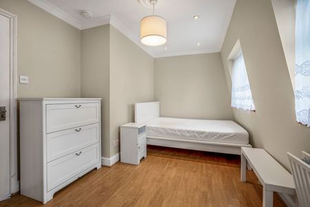 Southwark Park Road, London, SE16 - Photo 2