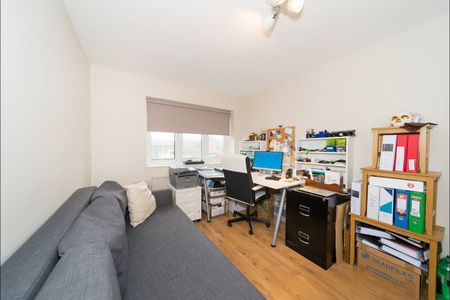 2 Bed Flat, Oliver Grove, SE25 - Photo 2