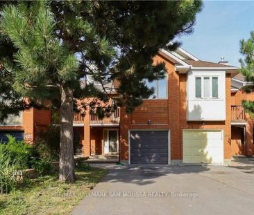 104 THORNBURY CRESCENT - Photo 1