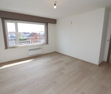 GERENOVEERD DAKAPPARTEMENT MET ÉÉN SLAAPKAMER - Foto 1