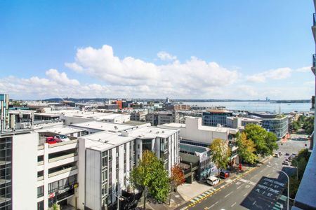 Furnished 3-bedroom Apartment in Auckland CBD! - Photo 2