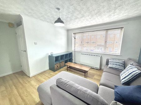 2 bedroom maisonette to rent - Photo 2