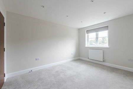3 bed Semi Detached for rent - Photo 3