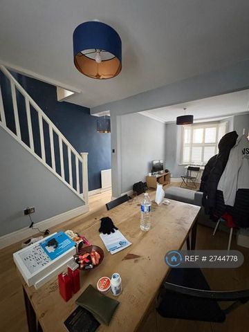 1 bedroom in a house share to rent - Photo 3