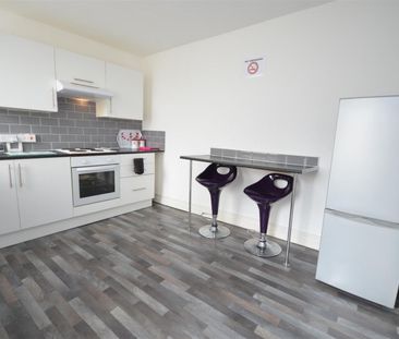 Part Self-Contained Bedsit, Redearth Rd , Darwen - Photo 1