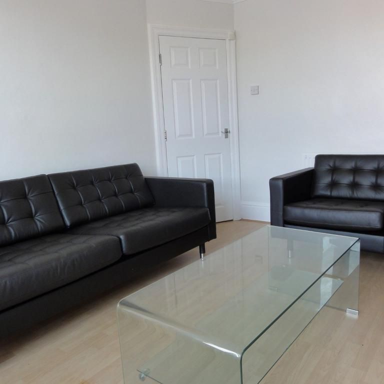 1 bedroom in a house share to rent - Photo 1