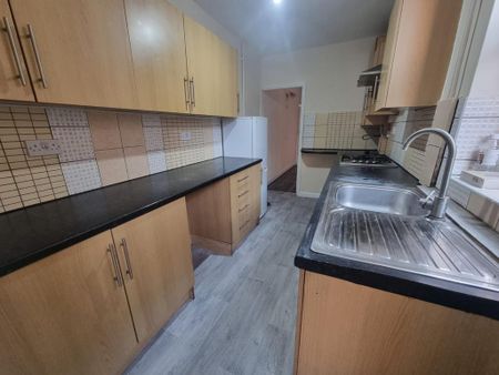 3 bedroom terraced house to rent - Photo 4
