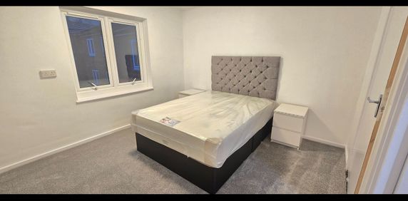 2 Bed Flat, Lovell Park Hill, LS7 - Photo 2