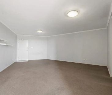 Spacious Two-Bedroom Apartment with Resort-Style Facilities - Photo 5