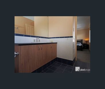 EXECUTIVE TOWNHOUSE CLOSE TO EVERYTHING! - Photo 5