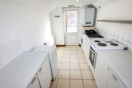 One-Bedroom Flat - Photo 2