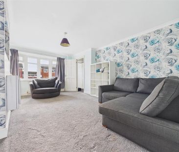 4 bedroom semi-detached house to rent - Photo 6