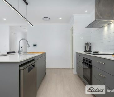Beautifully Presented Family Home in Sought-After Baldivis Estate - Photo 6