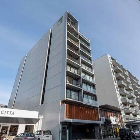 Fully Furnished Central 3 Bedroom - Photo 3