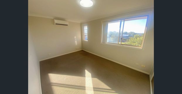 Townhouse located in quiet family friendly location - Photo 1