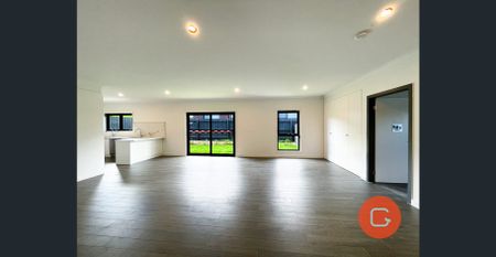 Furnished, all bills included, room with ensuite - Photo 5