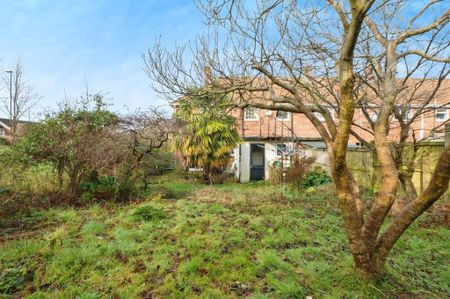 3 Bed End Terrace, Barry Road, SO19 - Photo 2