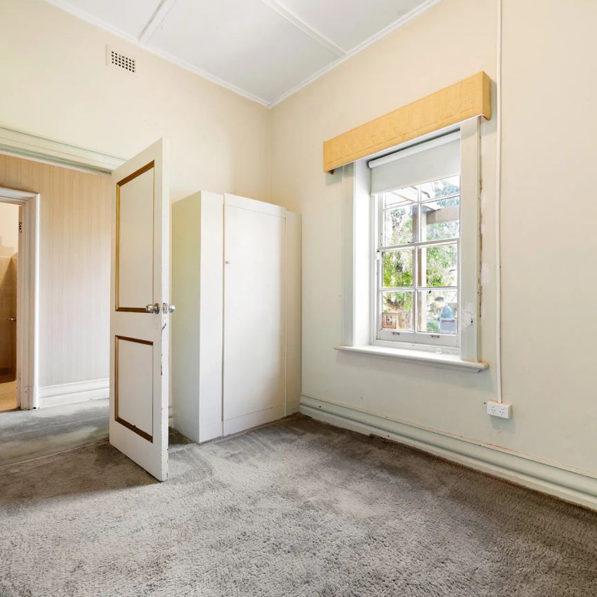 Character Bungalow in Prestigious Heathpool Locale - Photo 1