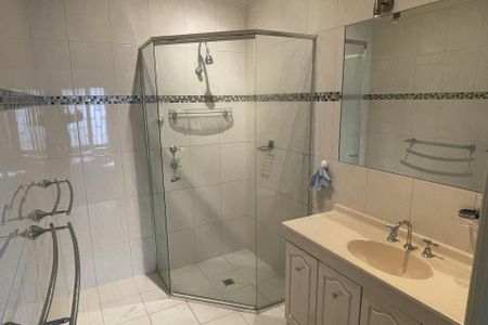 Large Family Home Close To CBD - Photo 2