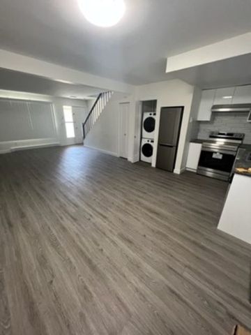 Lower mission – 2 bed, 1 bath townhome with yard - Photo 3