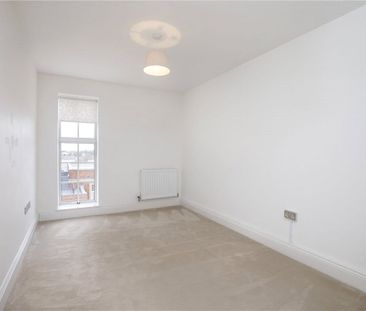 A stunning 3 bedroom duplex penthouse in one of York’s most exclusi... - Photo 5