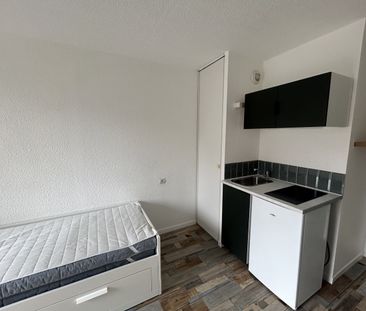 STUDIO REFAIT A NEUF - PROCHE CITADELLE - DISPONIBLE DES MAINTENANT - Photo 2