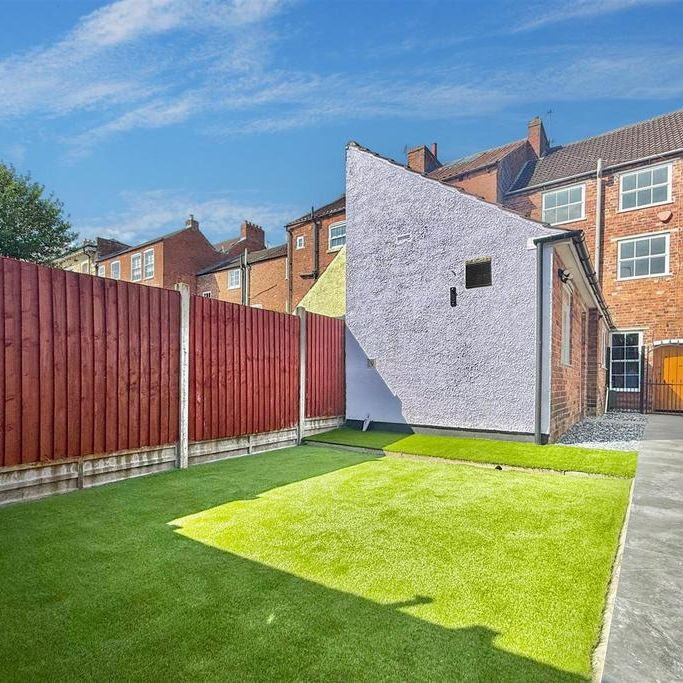 4 bedroom terraced house to rent - Photo 1