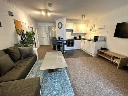 2 bedroom flat to rent - Photo 2