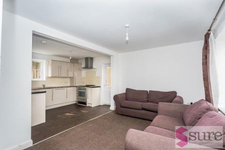 1 bedroom in a house share to rent - Photo 2