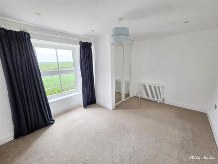 4 bedroom detached house to rent - Photo 5