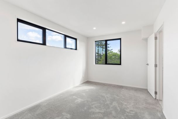 Modern Luxury - Unbeatable Location - Photo 1