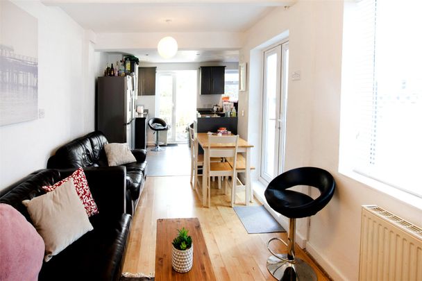 6 bedroom terraced house to rent - Photo 1