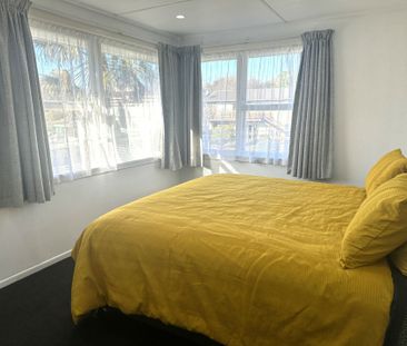 Family Living - Photo 3