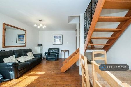 1 bedroom in a house share to rent - Photo 2