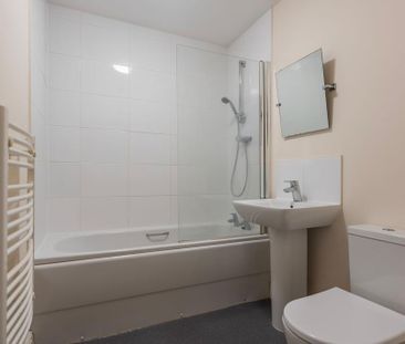 2 bedroom flat to rent - Photo 4