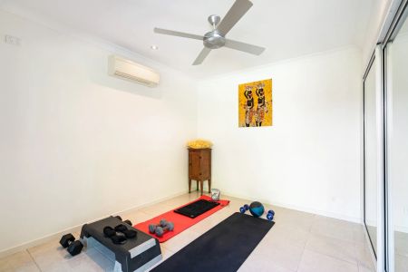 Private resort-style living in a serene setting. - Photo 5