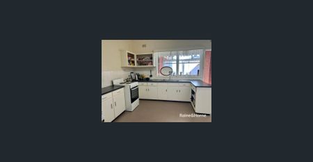 GREAT LOCATION, ROOM FOR ALL THE FAMILY! - Photo 5